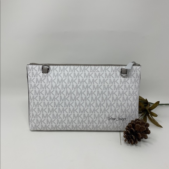 Michael Kors Kimberly Large 3 in 1 Tote - Picture 10 of 16